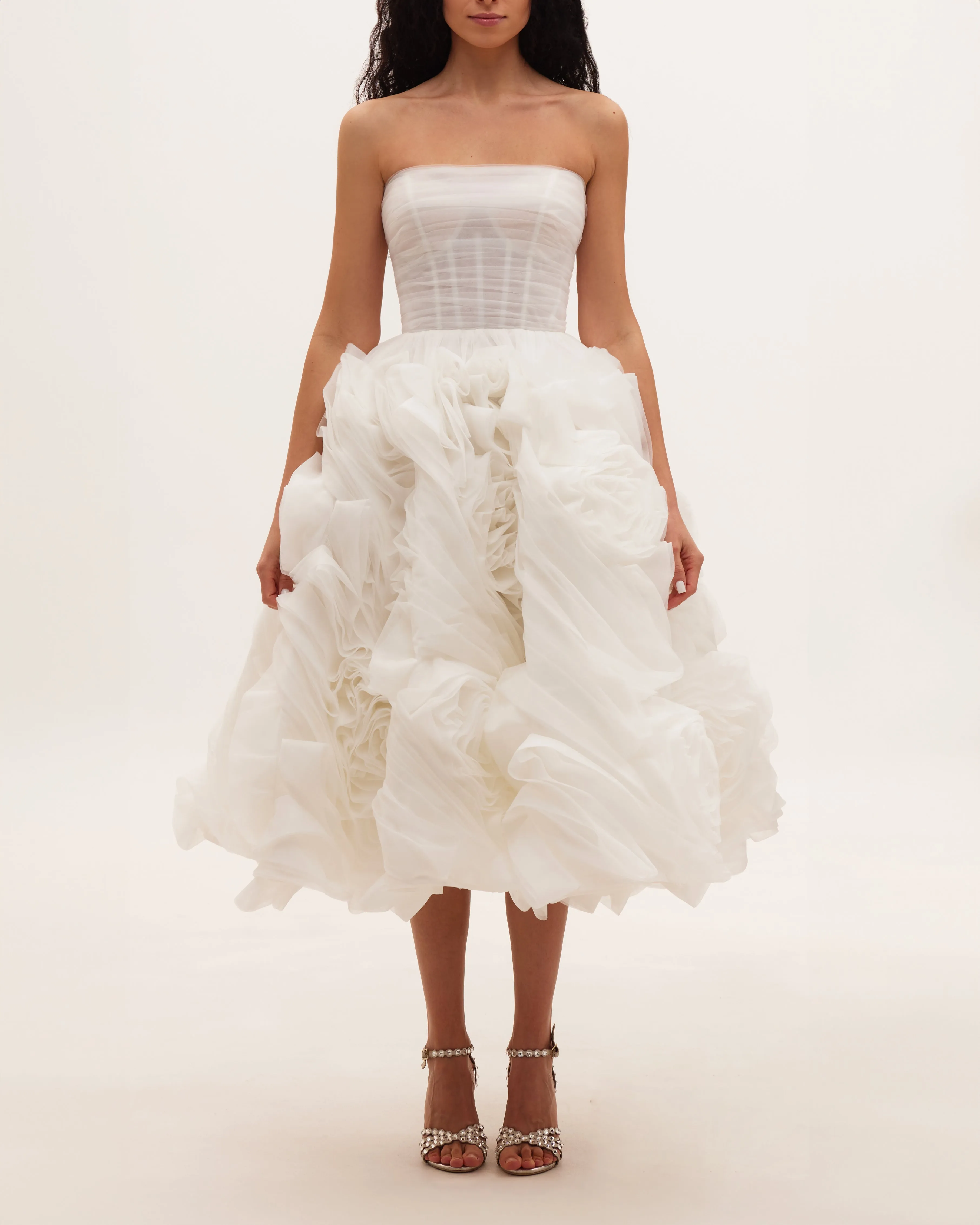 Exquisite White Tulle Dress with Intricate Floral Embroidery