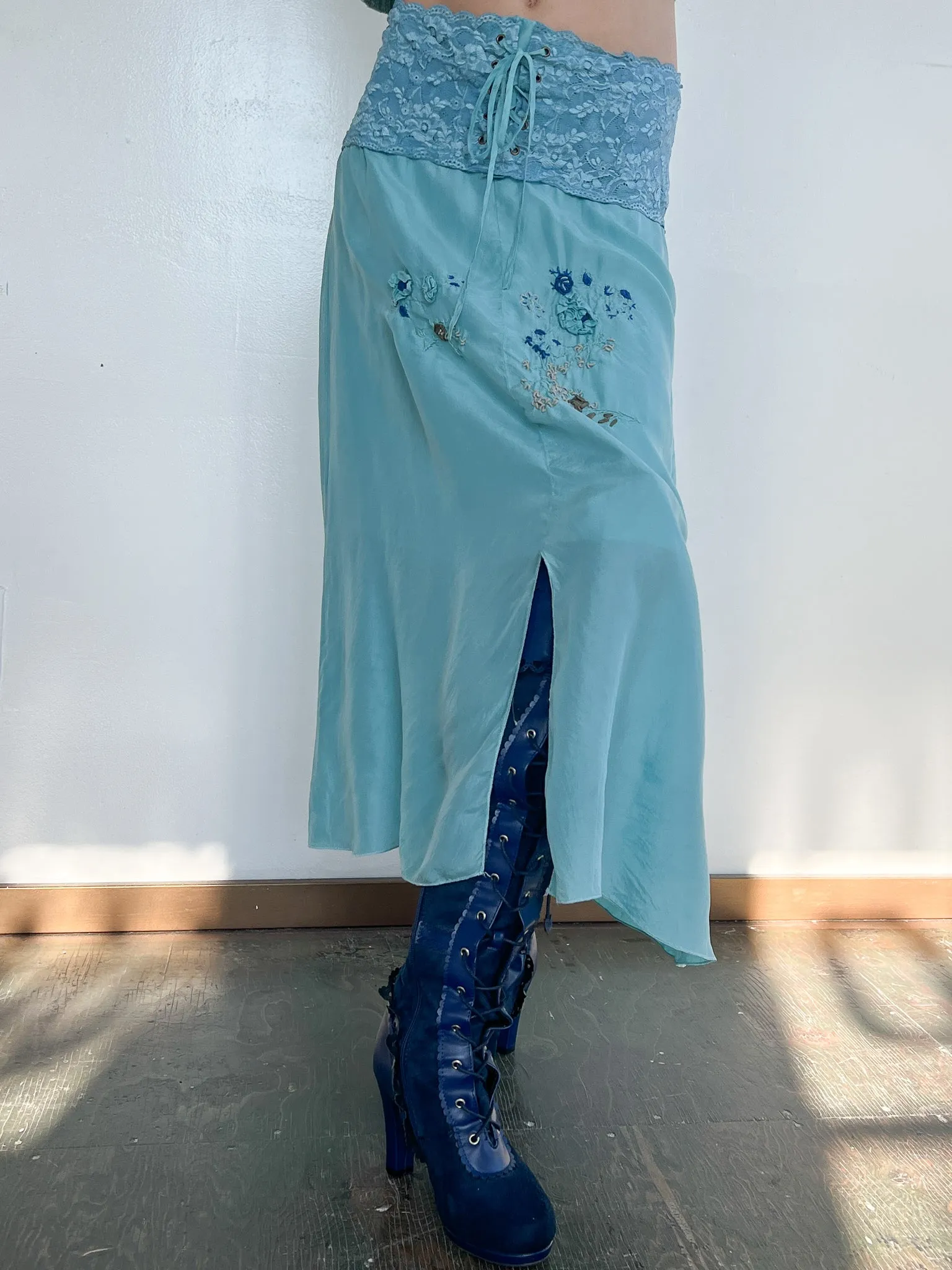 Ocean Silk Embroidered Laceup Skirt (M)